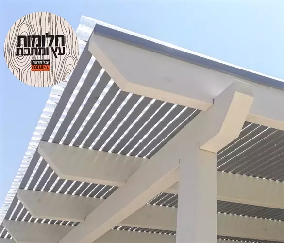 בניית פרגולה מעץ במרפסת בית